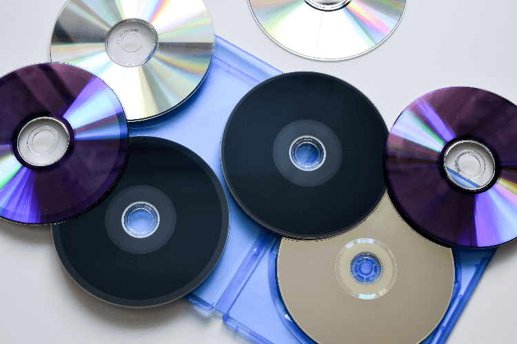 Blu-rayとDVDの違いとは？画質・音質からコスパまで徹底比較