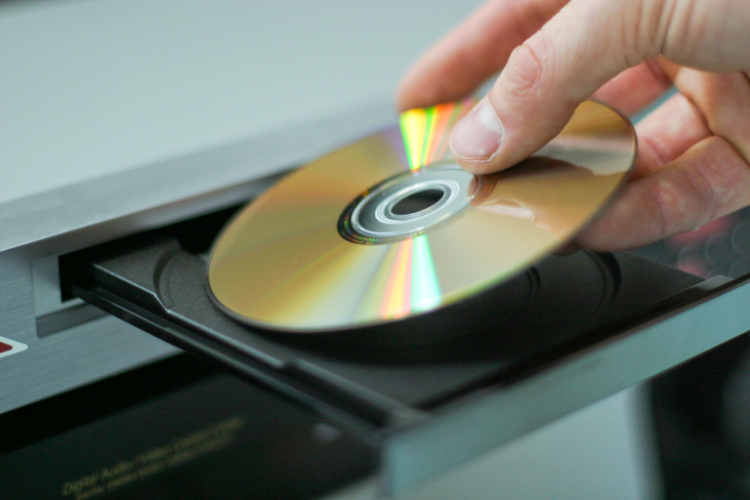 CDとDVDの違いとは？5つの大きな違いや規格の種類を徹底解説